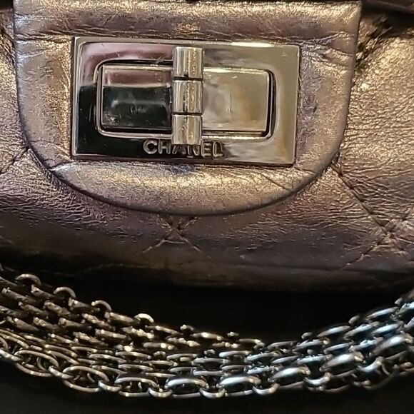 CHANEL Reissue Flap Bag Quilted Metallic Aged Calfskin 2.55 - Picture 5 of 17
